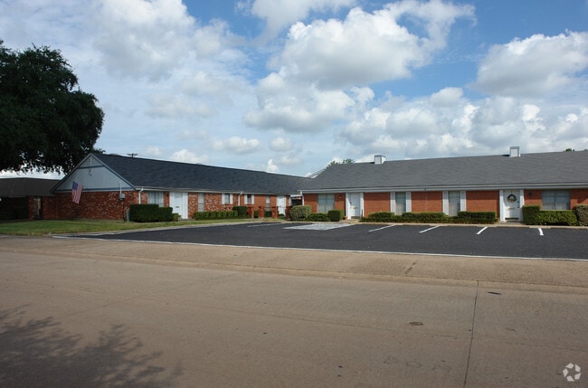 Photo - Towne Oaks Apartments