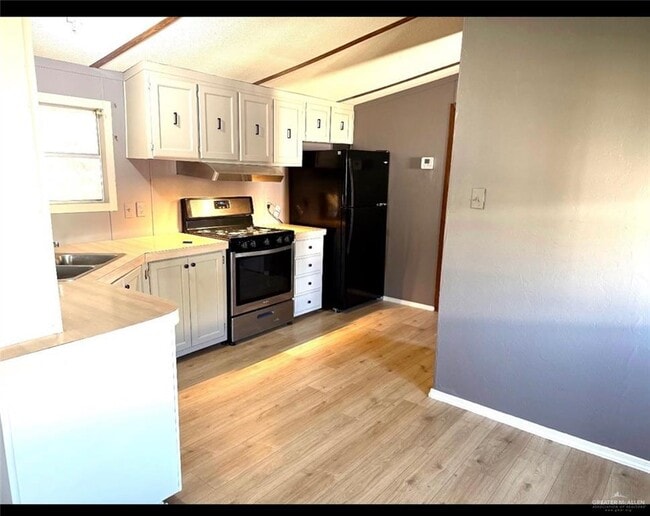 4 West Dr