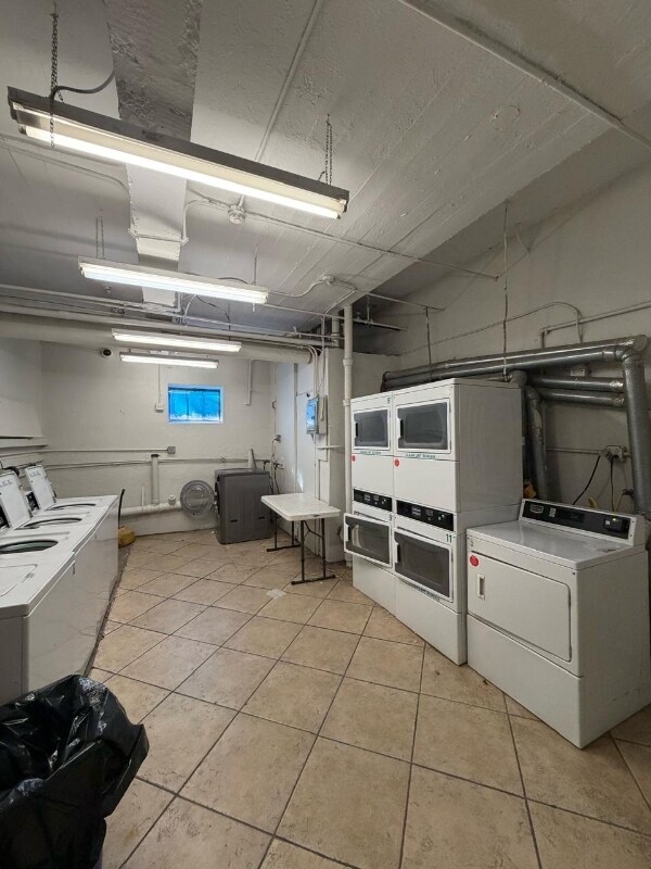 Photo - 25 Van Velsor Pl