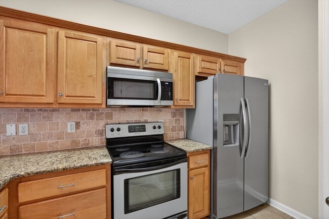 Building Photo - Beautiful Townhome in Biscayne Bay!