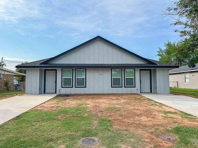 Photo - 223 Loch Lomond Dr