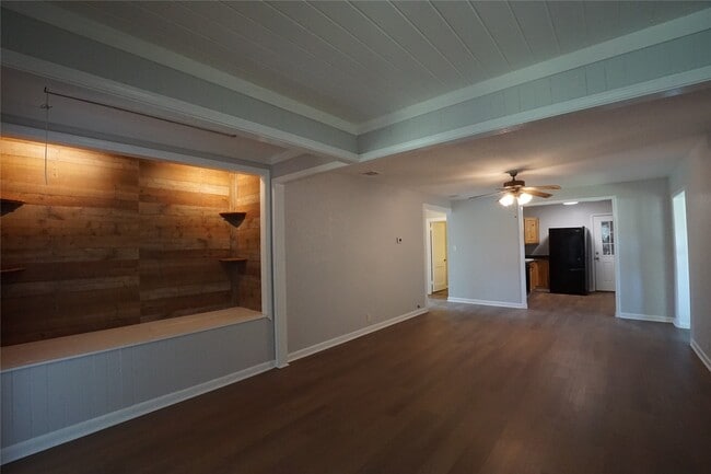 Photo - 306 Center Way