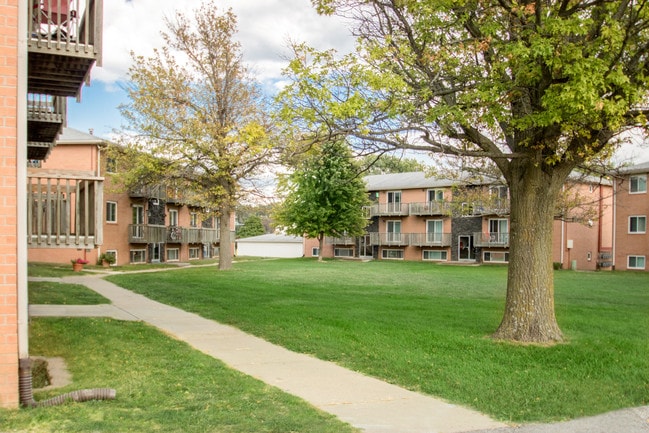 Birchcrest - Oak Creek Apartments