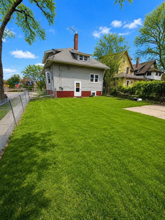 Photo - 8 Bedroom 3 Bathroom House Available August - Close to Campus - August 1 or ASAP Move In!
