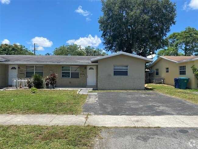 Building Photo - 5411 NW 16th Ct Rental