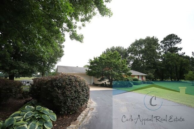 Building Photo - Westside Schools - 3 bed/ 2 bath 2,300 sq.ft.., den/family room, deck in the country on a paved r...