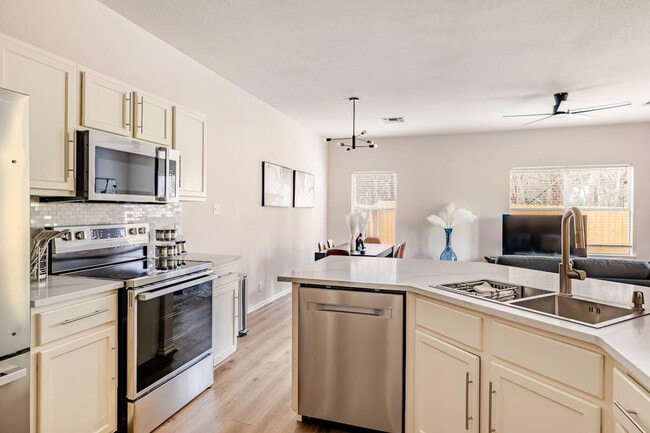 Photo - 7214 Dan-Jean Dr Unit SI ID1492692P