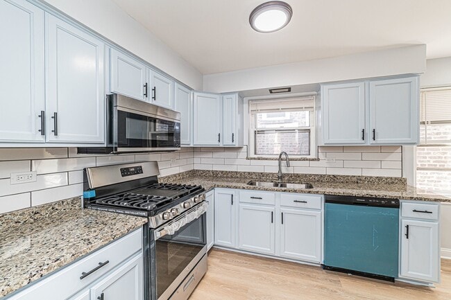 Photo - 7530 N Oakley Ave Unit 2