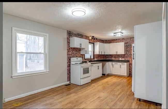 Photo - 505 W Walnut St