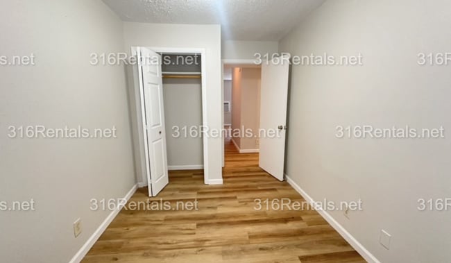 Photo - $745 - COMING SOON! Accepting SECTION 8/ Housing Voucher 3 bedroom / 1 bathroom - Remodeled Apart... Unidad 1530-301