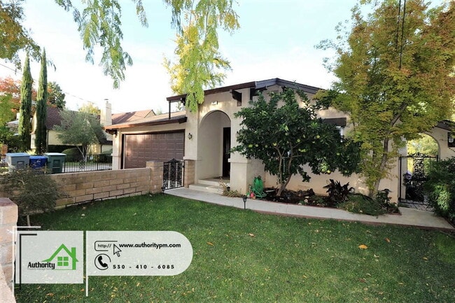 875 Lakeview Dr