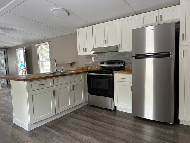 Photo - 833 Lovell Rd