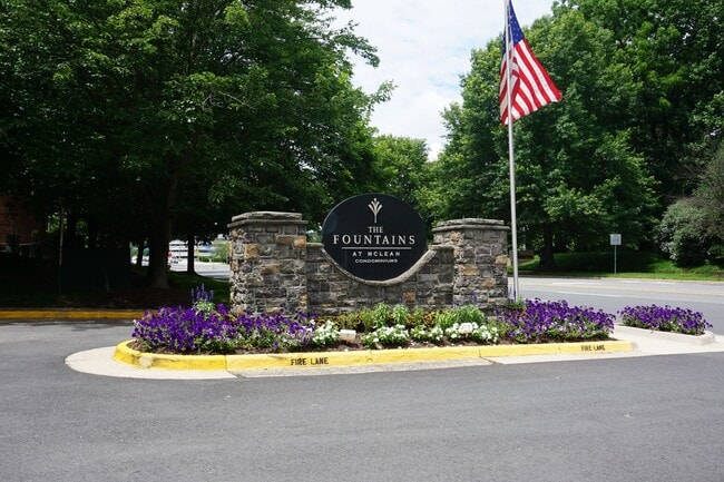 Building Photo - An Oasis at The Fountains in McLean Rental
