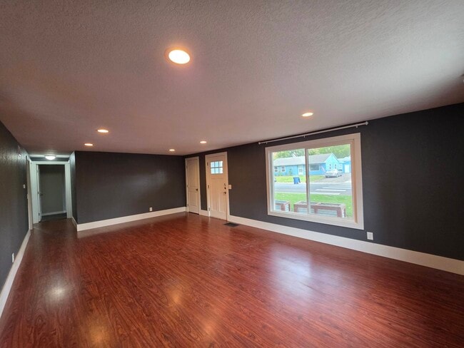 Photo - 417 Cottonwood Dr