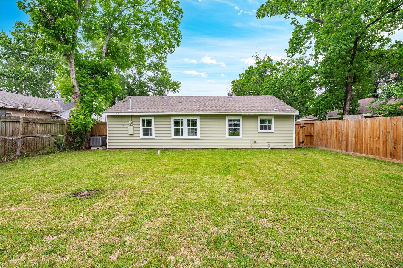 Photo - 504 Burke Rd
