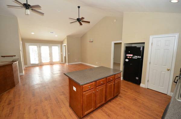 Photo - 4bed/4bath in Eagles Landing for JULY!