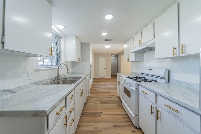 Photo - 802 Birchwood Dr
