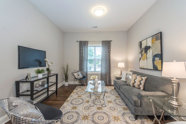 Photo - 742 Park Avenue West