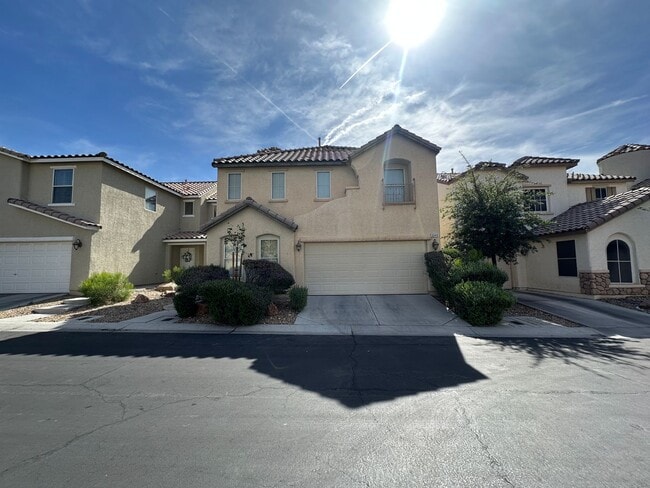 Building Photo - FALCON POINTE