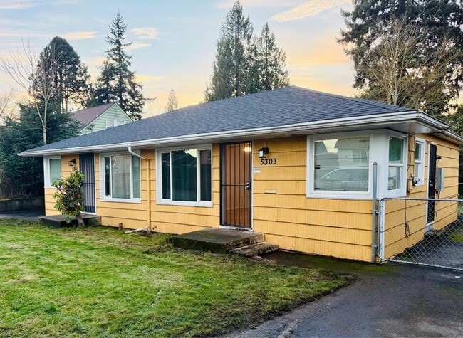 Building Photo - 5303 NE 72nd Ave.