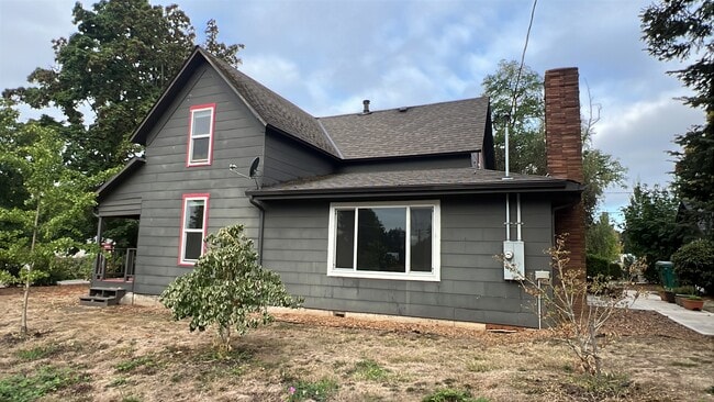 Photo - 22745 OR-240