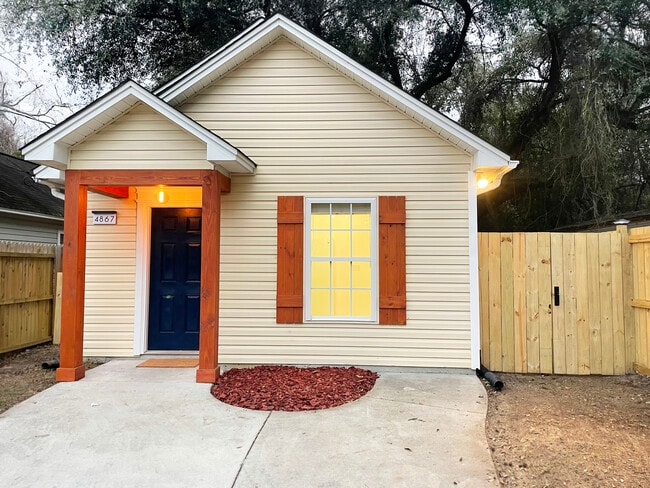 Building Photo - 4867 Lecque St Rental