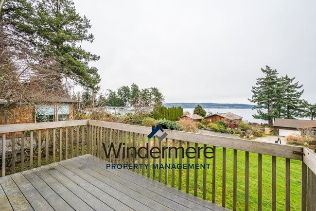 Building Photo - 3 bedroom 2.5 bath Two Story Home with a View! *Short lease only*