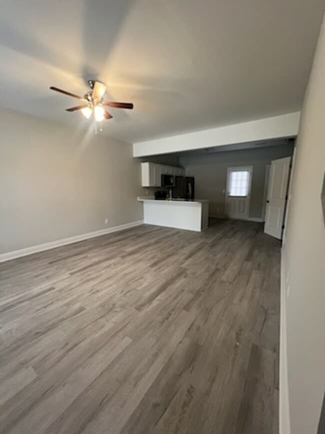 Photo - New Construction   $100$ off FIRST MONTHS ... Unidad H