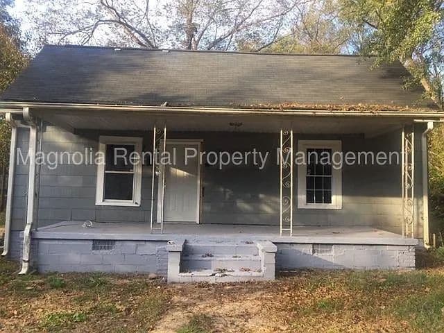 Building Photo - "Charming 2-Bedroom Gem in Greenville – Your Perfect Cozy Retreat!"