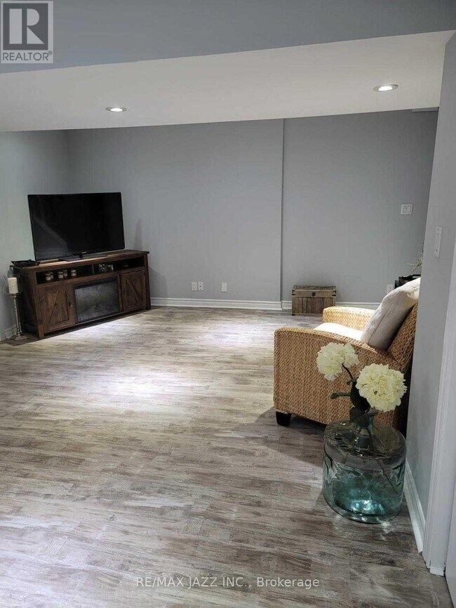 Photo - 900 Juniper St