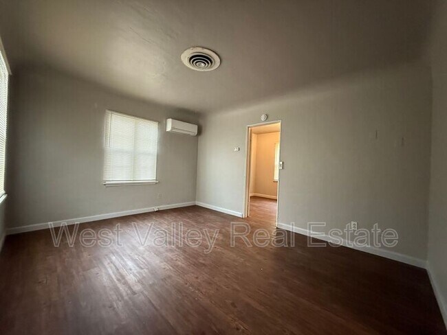 Photo - 1605 Howard Ave Unit #C