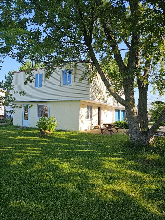 Building Photo - 19 Lloyd Dr Unit 19 Lloyd Dr  3