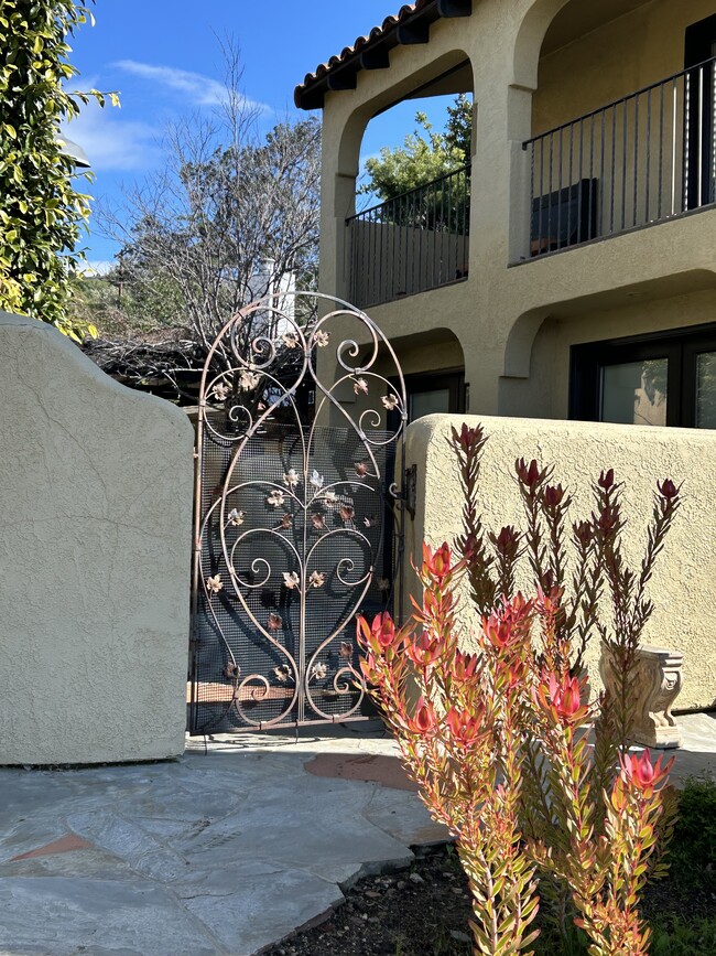 Building Photo - 10715 Ridgeview Way Rental