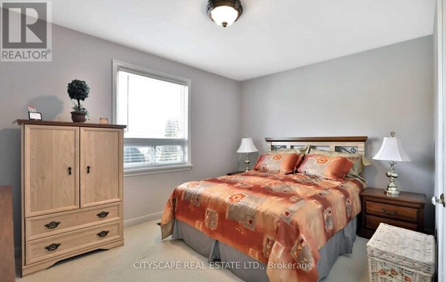 Photo - 729 Parker Crescent