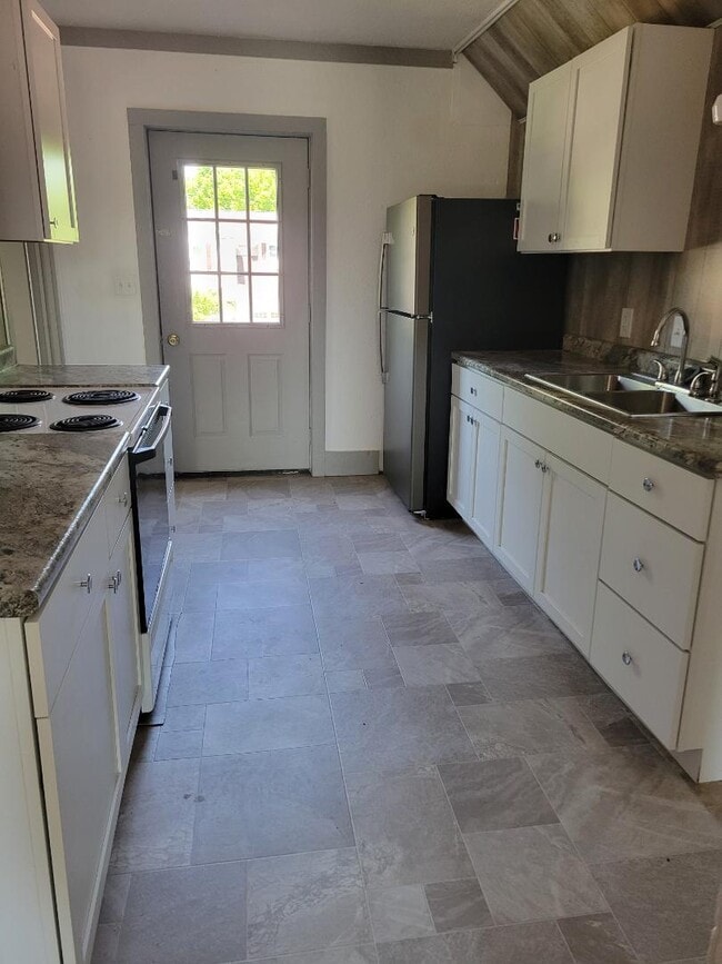 Photo - 1006 E 2nd St