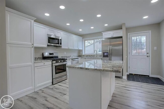 Building Photo - 47705 Roland St