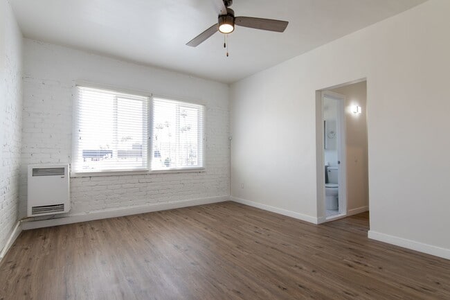 Photo - Charming Apartment with Urban Convenience ...