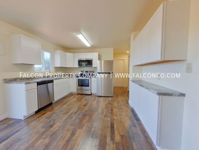 Photo - 475 Loomis Ave