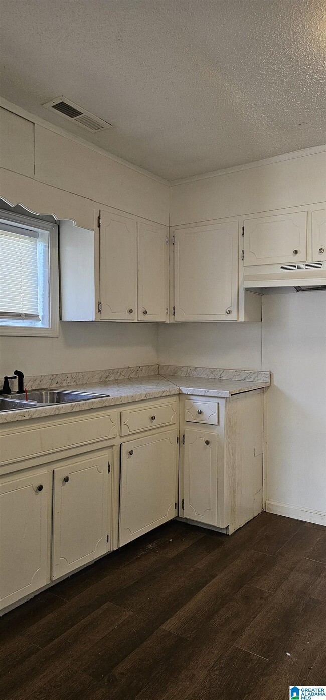 Photo - 529 12th St N