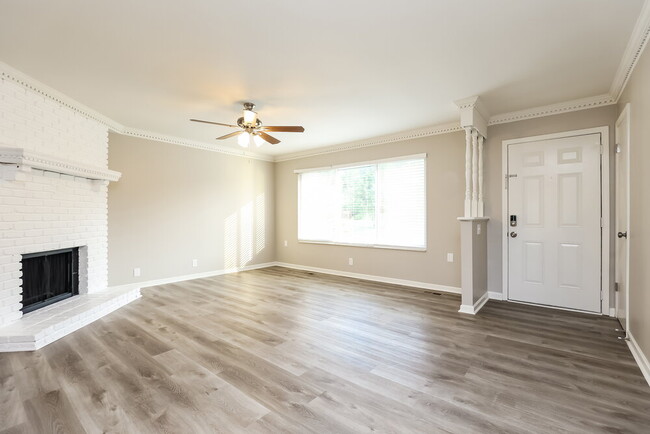 5173 Roxborough Dr