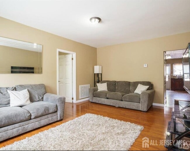 Photo - 1387 Finnegans Ln