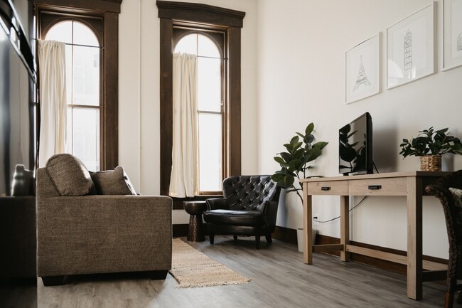 Building Photo - 16 S Jackson St