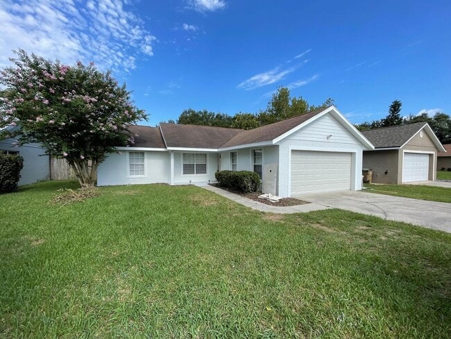 Building Photo - NICE 3/2/2 IN CLERMONT WITH HUGE FENCED BACKYARD