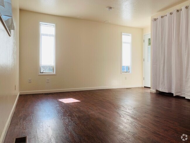 Building Photo - 1320 NW 27th St Unit 2 Rental