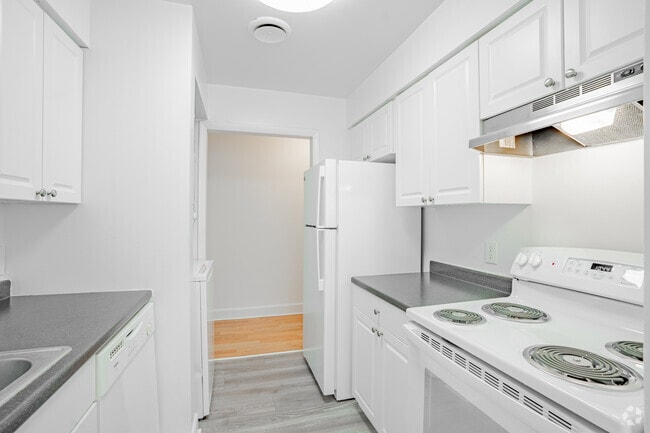 1BR, 1BA - 960SF - Kitchen