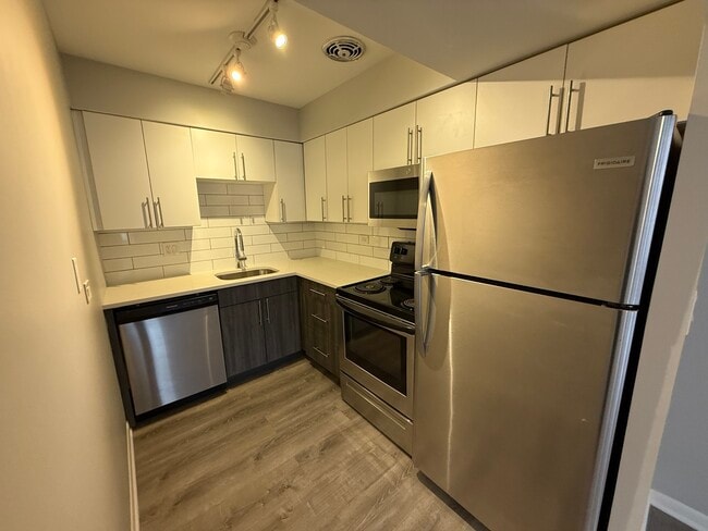 Photo - 744 W Gordon Terrace Unit 304