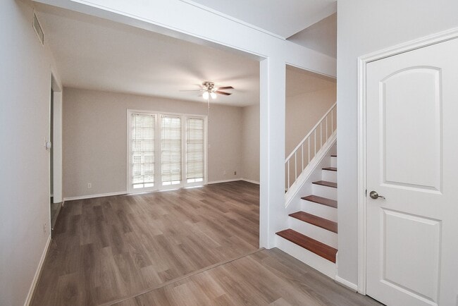Photo - 201 Vanderpool Ln Unit 113