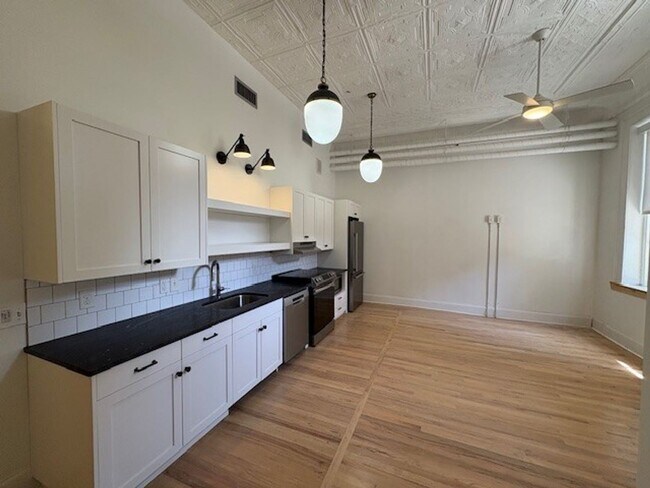 Photo - 576 Mulberry St