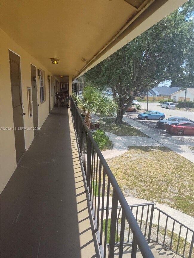 Building Photo - 625 SW 20th Ct Unit 0080
