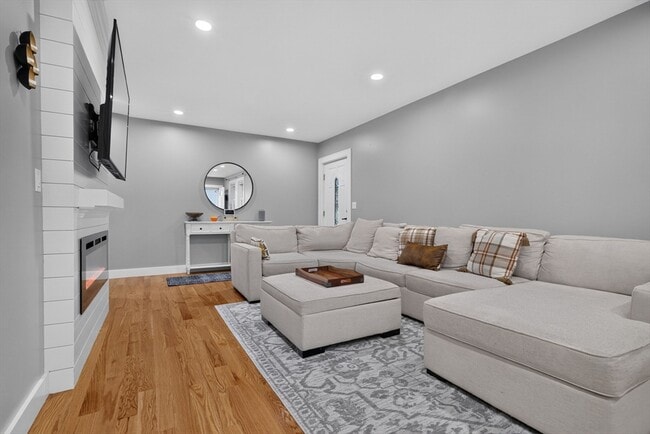 Photo - 248 Washington St Unidad -